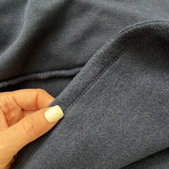 NHL Seattle Kraken Women’s Navy Blue Hoodie size Medium, trendy raw edge hem - Picture 9 of 9